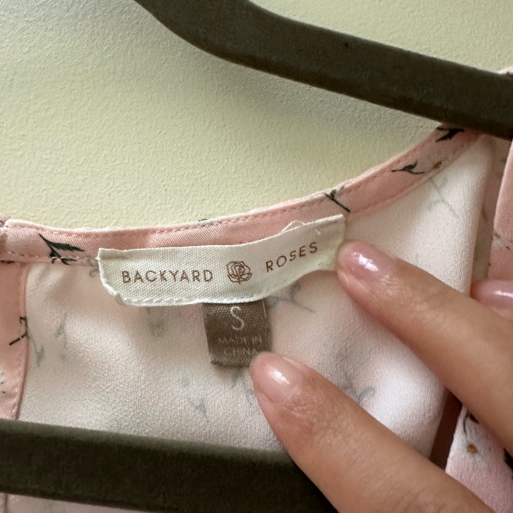 Backyard Roses Anna Top - Picture 6 of 7